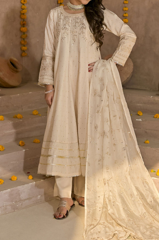 The classically chic creamy off-white outfit is a graceful